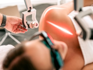 Prikaz tretmana lasera za liječenje boli